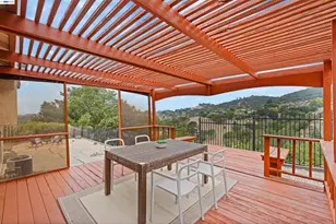 5219 Heavenly Ridge Ln, Richmond, CA 94803 - Photo 2