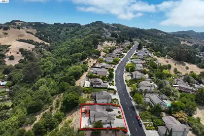 5219 Heavenly Ridge Ln, Richmond, CA 94803 - Photo 16