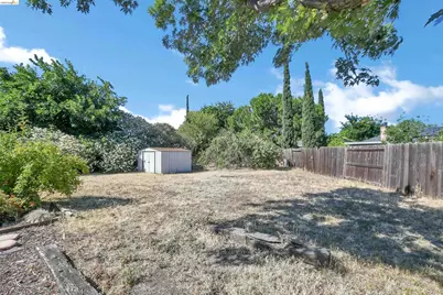 2123 Camelia Ct, Pittsburg, CA 94565 - Photo 34