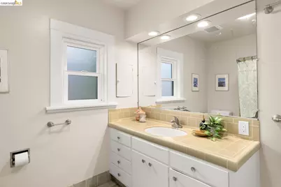 2633 Regent St, Berkeley, CA 94704 - Photo 58