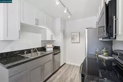 233 Masters Ct #4, Walnut Creek, CA 94598 - Photo 6