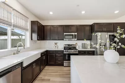 15929 Testarossa St, Lathrop, CA 95330 - Photo 4
