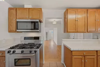 963 Devon Dr, Hayward, CA 94542 - Photo 14
