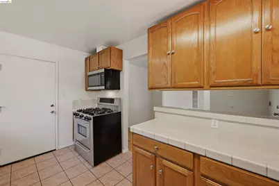 963 Devon Dr, Hayward, CA 94542 - Photo 14