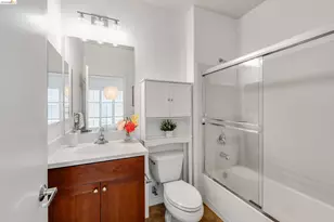 6466 Hollis St, Emeryville, CA 94608 - Photo 24