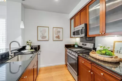 6466 Hollis St #334, Emeryville, CA 94608 - Photo 6