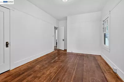 950 Loomis Ct, Oakland, CA 94606 - Photo 12