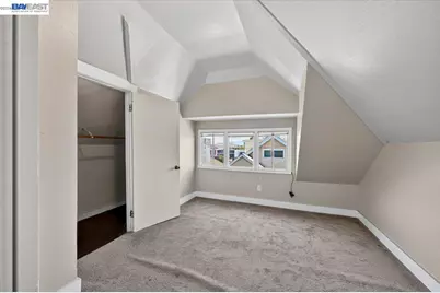950 Loomis Ct, Oakland, CA 94606 - Photo 30