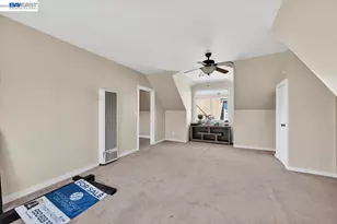 950 Loomis Ct, Oakland, CA 94606 - Photo 28