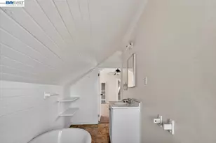 950 Loomis Ct, Oakland, CA 94606 - Photo 30