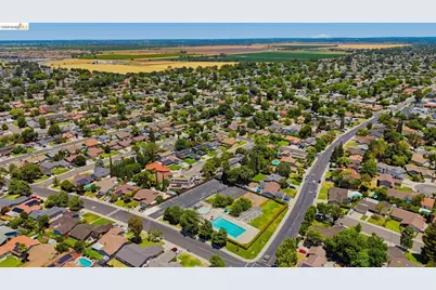 1421 Woodmont Way, Stockton, CA 95209 - Photo 44
