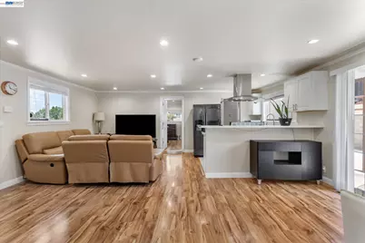 26770 Hayward Blvd, Hayward, CA 94542 - Photo 2