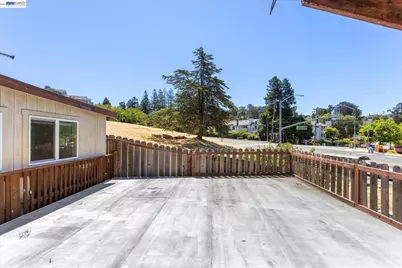 26770 Hayward Blvd, Hayward, CA 94542 - Photo 18