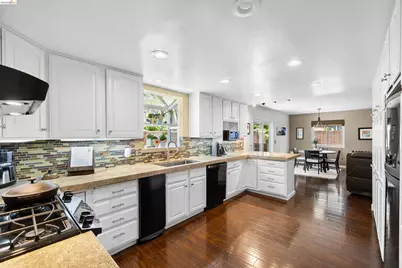 17032 Via Corona, San Lorenzo, CA 94580 - Photo 16