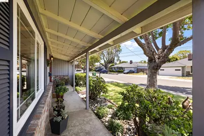 17032 Via Corona, San Lorenzo, CA 94580 - Photo 6