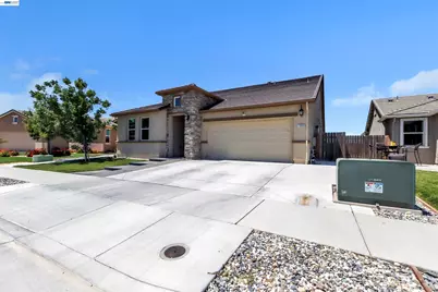 1893 Summit Dr, Los Banos, CA 93635 - Photo 1