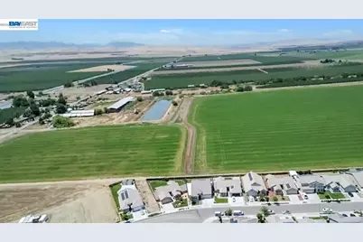 1893 Summit Dr, Los Banos, CA 93635 - Photo 8