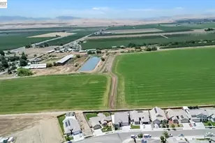 1893 Summit Dr, Los Banos, CA 93635 - Photo 8