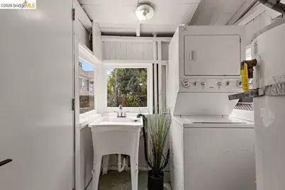 943 56th St, Oakland, CA 94608 - Photo 24
