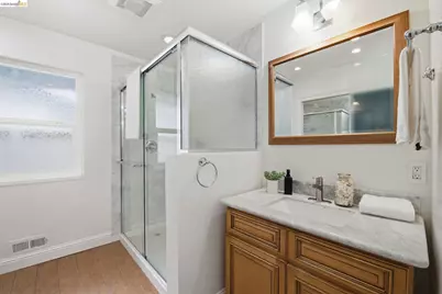 8170 Surrey Ln, Oakland, CA 94605 - Photo 40