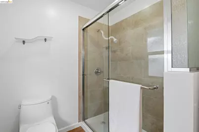 8170 Surrey Ln, Oakland, CA 94605 - Photo 36