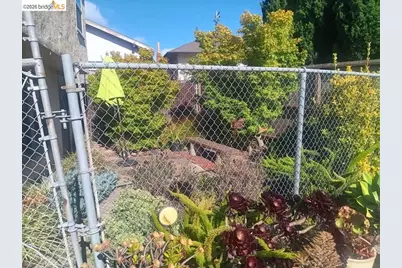 915 39th St, Oakland, CA 94608 - Photo 4