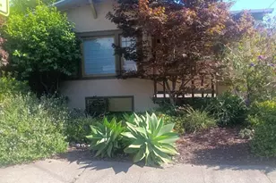 915 39th St, Oakland, CA 94608 - Photo 1