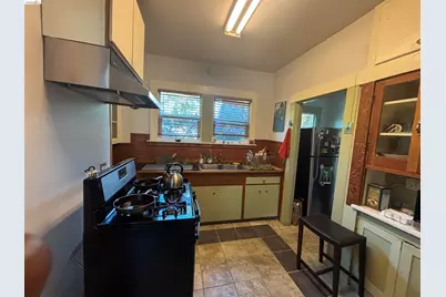915 39th St, Oakland, CA 94608 - Photo 26