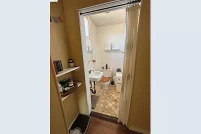915 39th St, Oakland, CA 94608 - Photo 20