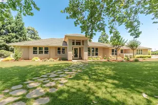 10055 Justamere Ln, Elk Grove, CA 95624 - Photo 2