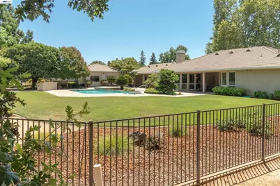 10055 Justamere Ln, Elk Grove, CA 95624 - Photo 52