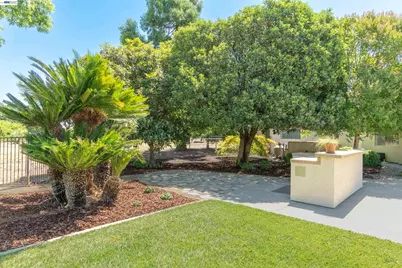 10055 Justamere Ln, Elk Grove, CA 95624 - Photo 46