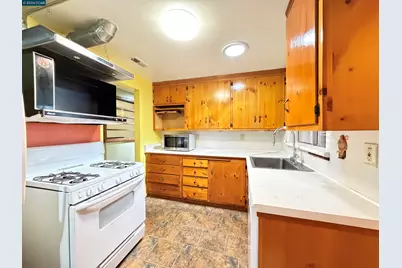 4072 Saint James Dr, El Sobrante, CA 94803 - Photo 10