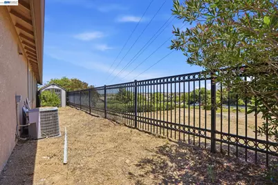 2742 St Andrews Dr, Brentwood, CA 94513 - Photo 40