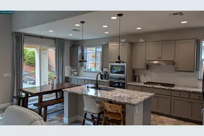1813 Holsteiner Dr, Fairfield, CA 94534 - Photo 6
