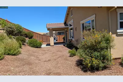 1813 Holsteiner Dr, Fairfield, CA 94534 - Photo 22