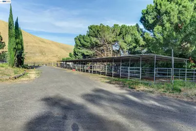 8201 Highland Rd, Livermore, CA 94551 - Photo 18