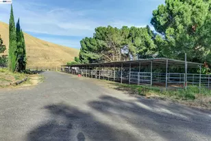 8201 Highland Rd, Livermore, CA 94551 - Photo 18
