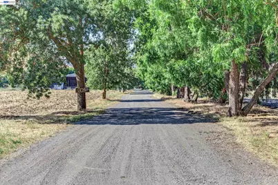 8201 Highland Rd, Livermore, CA 94551 - Photo 24
