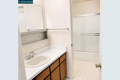 1070 Mohr Ln #1, Concord, CA 94518 - Photo 6
