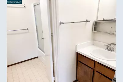 1070 Mohr Ln #1, Concord, CA 94518 - Photo 8