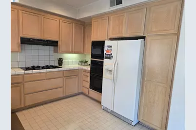 30330 Meridien Cir, Union City, CA 94587 - Photo 10