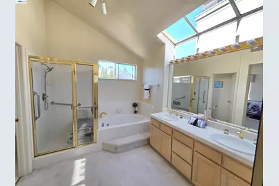 30330 Meridien Cir, Union City, CA 94587 - Photo 14