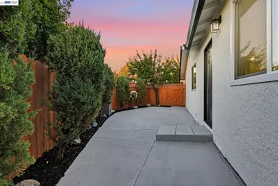 965 Collins Court, Hayward, CA 94544 - Photo 6