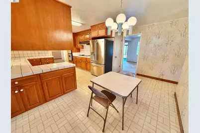 2164 Lakeview Dr, San Leandro, CA 94577 - Photo 14