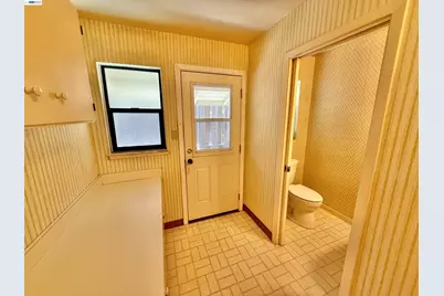 2164 Lakeview Dr, San Leandro, CA 94577 - Photo 18