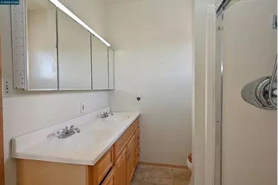 979 Grace Ave, Oakland, CA 94608 - Photo 20