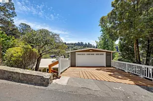 2245 Pelham Pl, Oakland, CA 94611 - Photo 2