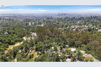 2245 Pelham Pl, Oakland, CA 94611 - Photo 4