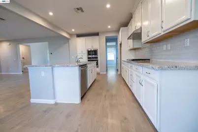 10400 Montaria Way, Elk Grove, CA 95757 - Photo 32